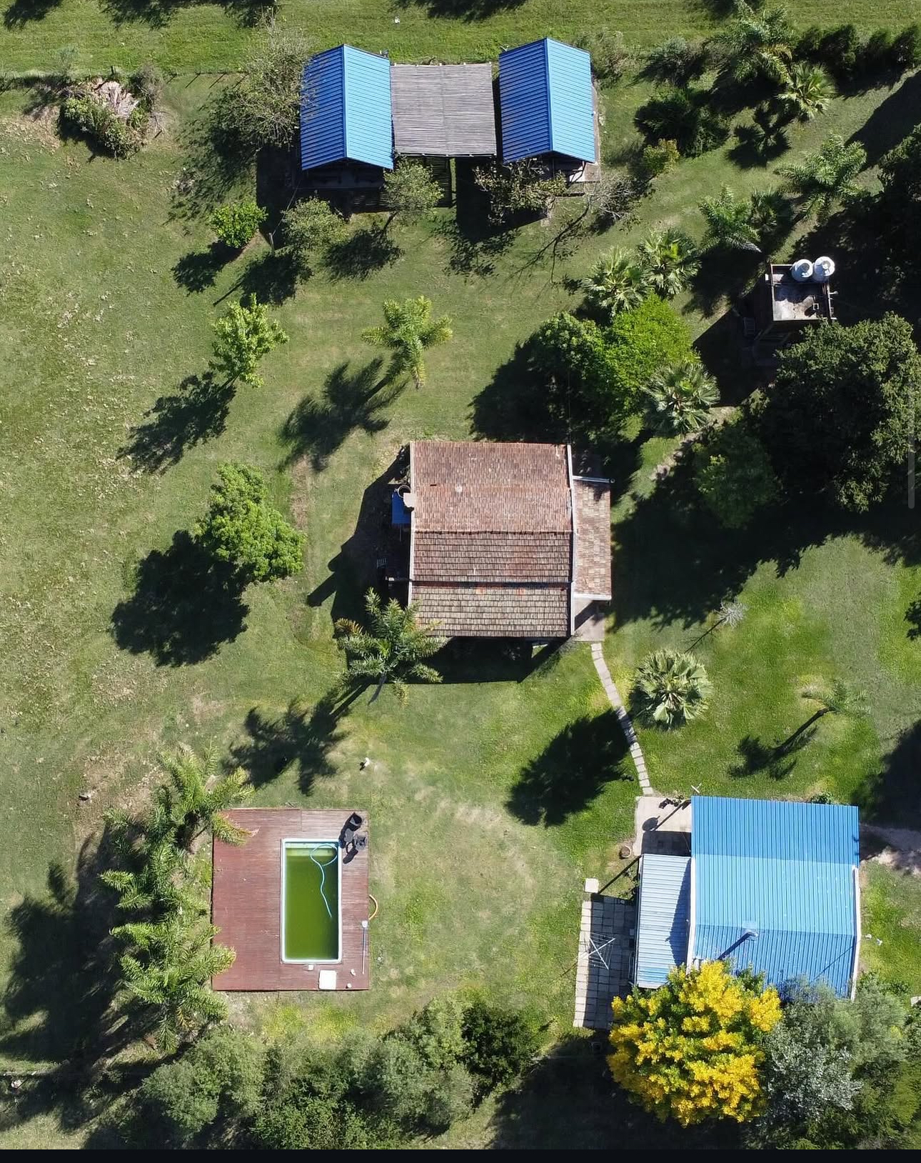 CASA QUINTA, SALÓN Y CABAÑAS